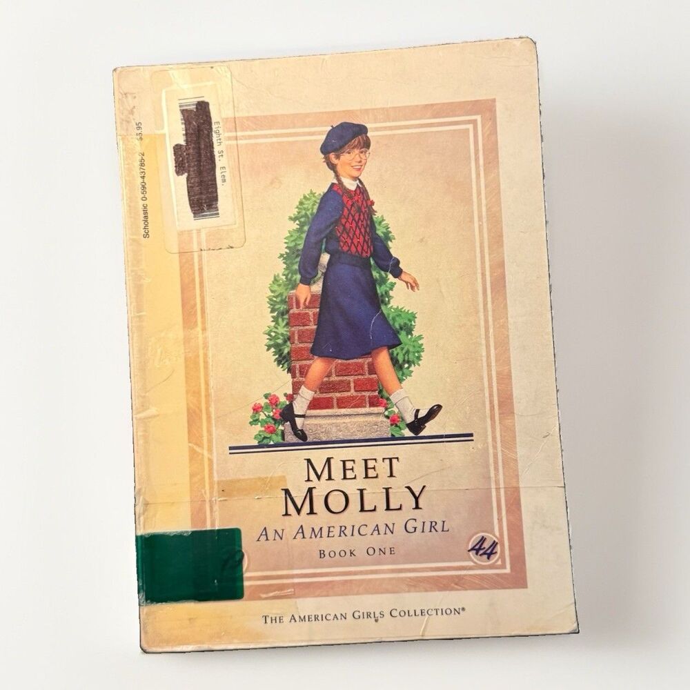 Meet Molly: An American Girl Book 1 by Valerie Tripp, early edition Paperback